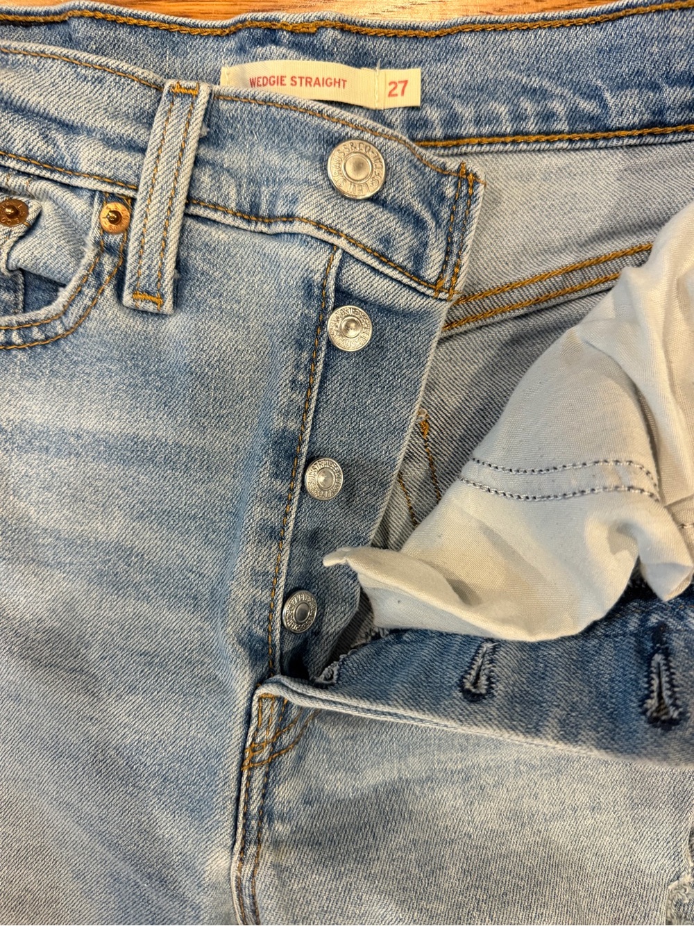 Levi's Wedgie Straight Leg Distressed Jeans - Size 27 - Picture 2 of 5
